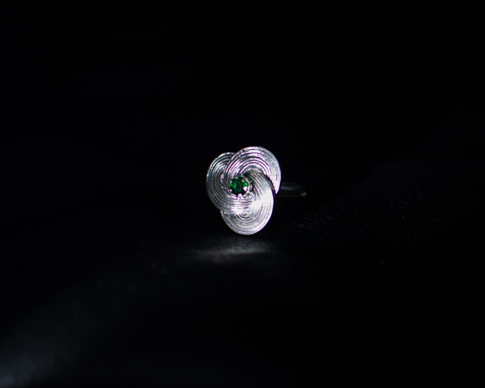 Silichung silver earring with green stone detail